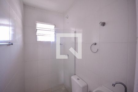 Banheiro de kitnet/studio para alugar com 1 quarto, 17m² em Jardim Santa Cruz, São Paulo