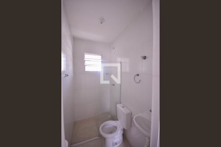 Banheiro de kitnet/studio para alugar com 1 quarto, 17m² em Jardim Santa Cruz, São Paulo