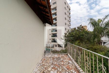 Casa à venda com 700m², 3 quartos e 6 vagasVaranda Lateral do Quarto 3