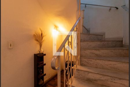 Casa à venda com 700m², 3 quartos e 6 vagasEscada Térreo