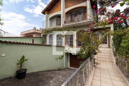 Casa à venda com 700m², 3 quartos e 6 vagasEntrada
