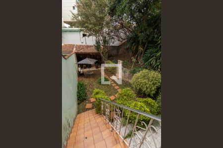 Casa à venda com 700m², 3 quartos e 6 vagasQuintal dos Fundos