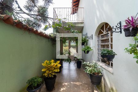 Casa à venda com 700m², 3 quartos e 6 vagasCorredor Lateral