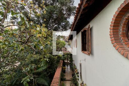 Casa à venda com 700m², 3 quartos e 6 vagasVaranda Lateral do Quarto 3