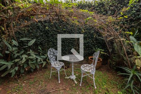 Casa à venda com 700m², 3 quartos e 6 vagasQuintal e Jardim