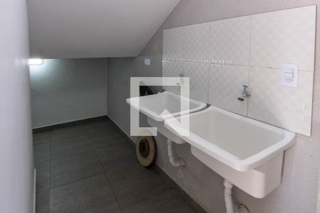 Área de serviço de apartamento para alugar com 2 quartos, 40m² em Vila Ema, São Paulo