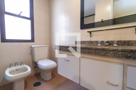 Apartamento para alugar com 200m², 4 quartos e 2 vagas Apartamento para alugar com 200m², 4 quartos e 2 vagasBanheiro da Suíte 2