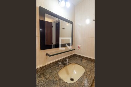 Apartamento para alugar com 200m², 4 quartos e 2 vagas Apartamento para alugar com 200m², 4 quartos e 2 vagasBanheiro da Suíte 1