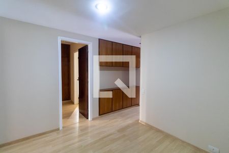Apartamento para alugar com 200m², 4 quartos e 2 vagas Apartamento para alugar com 200m², 4 quartos e 2 vagasSala de TV
