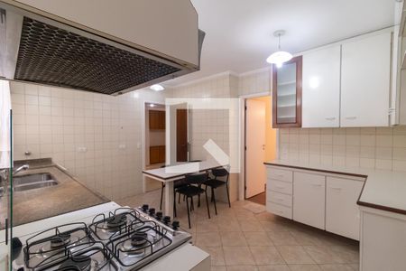 Apartamento para alugar com 200m², 4 quartos e 2 vagas Apartamento para alugar com 200m², 4 quartos e 2 vagasCozinha