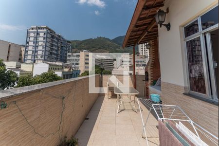 Apartamento à venda com 130m², 3 quartos e sem vaga Apartamento à venda com 130m², 3 quartos e sem vagaTerraço