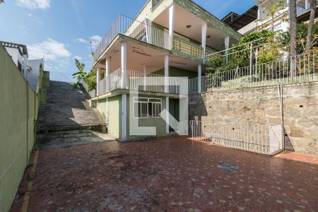 Casa à venda com 800m², 5 quartos e 3 vagasVaranda da entrada