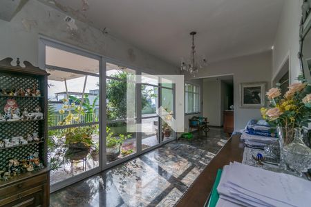 Sala de casa à venda com 5 quartos, 800m² em Olaria, Rio de Janeiro