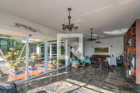 Sala de casa à venda com 5 quartos, 800m² em Olaria, Rio de Janeiro