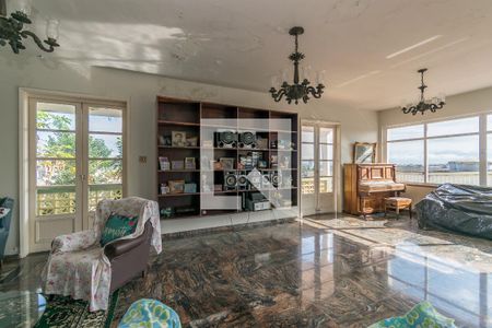 Sala de casa à venda com 5 quartos, 800m² em Olaria, Rio de Janeiro