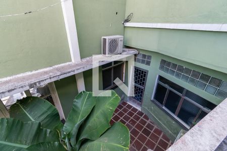 Casa à venda com 800m², 5 quartos e 3 vagasAcesso lateral da casa - Entrada da cozinha