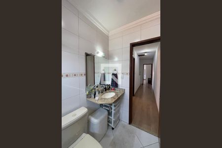 Casa à venda com 191m², 4 quartos e 2 vagasBanheiro 1