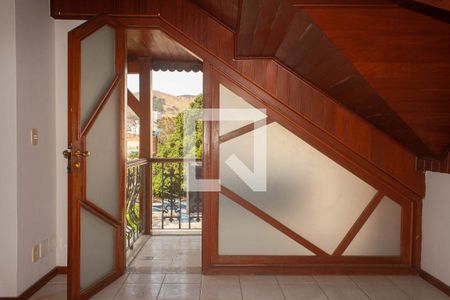 Casa de condomínio para alugar com 130m², 3 quartos e 2 vagasSótão 