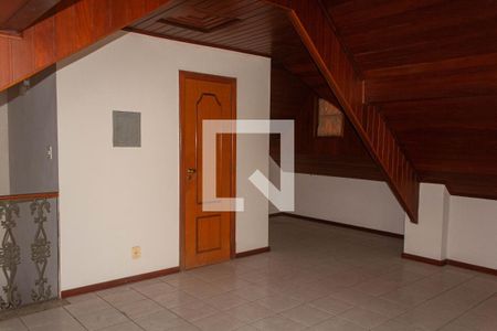 Casa de condomínio para alugar com 130m², 3 quartos e 2 vagasSótão 