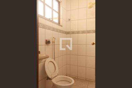 Casa de condomínio para alugar com 130m², 3 quartos e 2 vagasBanheiro