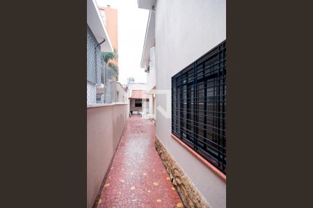 Casa à venda com 240m², 3 quartos e 2 vagas Casa à venda com 240m², 3 quartos e 2 vagasCorredor Lateral