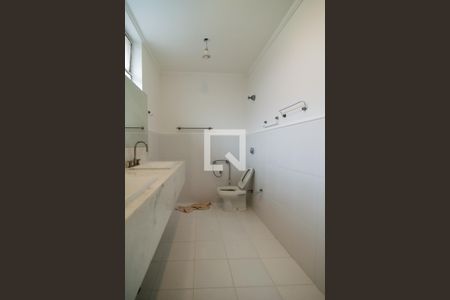 Casa à venda com 240m², 3 quartos e 2 vagas Casa à venda com 240m², 3 quartos e 2 vagasBanheiro Social