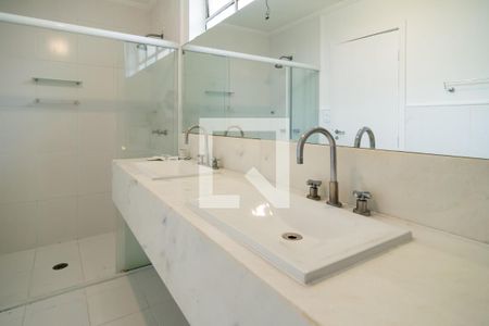 Casa à venda com 240m², 3 quartos e 2 vagas Casa à venda com 240m², 3 quartos e 2 vagasBanheiro Social