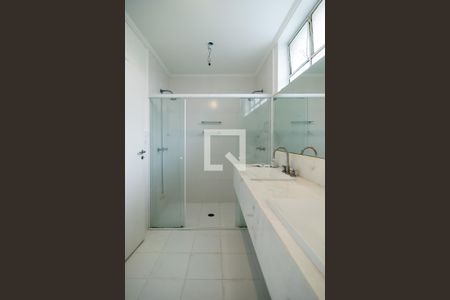 Casa à venda com 240m², 3 quartos e 2 vagas Casa à venda com 240m², 3 quartos e 2 vagasBanheiro Social