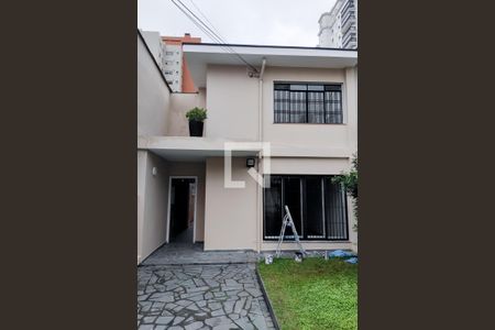 Casa à venda com 240m², 3 quartos e 2 vagas Casa à venda com 240m², 3 quartos e 2 vagasFachada