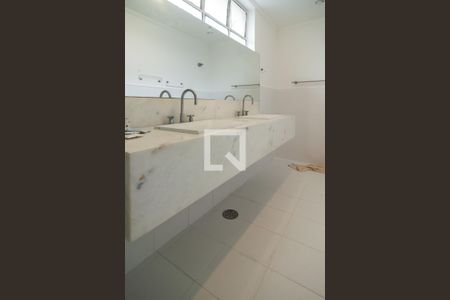 Banheiro Social de casa à venda com 3 quartos, 240m² em Itaim Bibi, São Paulo