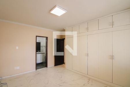 Casa para alugar com 360m², 4 quartos e 2 vagasSuíte