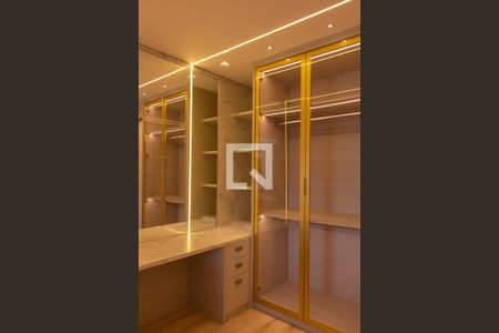 Apartamento à venda com 136m², 2 quartos e 2 vagas Apartamento à venda com 136m², 2 quartos e 2 vagasCLOSET DA SUITE MASTER