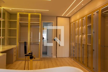 Apartamento à venda com 136m², 2 quartos e 2 vagas Apartamento à venda com 136m², 2 quartos e 2 vagasCLOSET DA SUITE MASTER