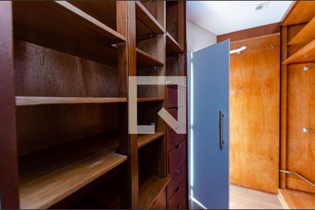 Apartamento à venda com 130m², 4 quartos e 2 vagasCloset