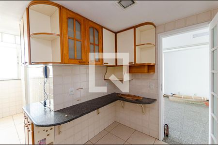 Apartamento à venda com 130m², 4 quartos e 2 vagasCozinha 