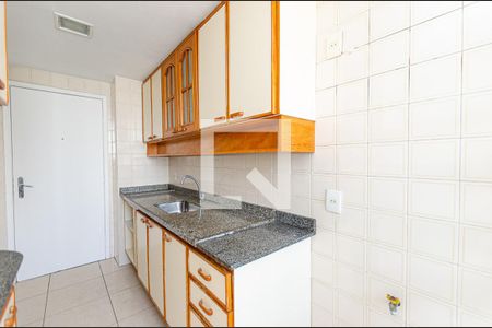 Apartamento à venda com 130m², 4 quartos e 2 vagasCozinha 