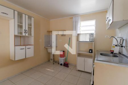 Casa para alugar com 250m², 6 quartos e 2 vagas Casa para alugar com 250m², 6 quartos e 2 vagasCozinha e Area de Serviço /Casa 2