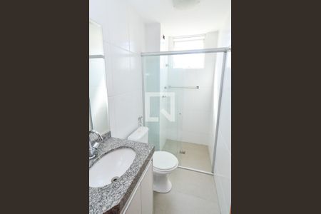 Apartamento para alugar com 60m², 2 quartos e 2 vagas Apartamento para alugar com 60m², 2 quartos e 2 vagasBanheiro social