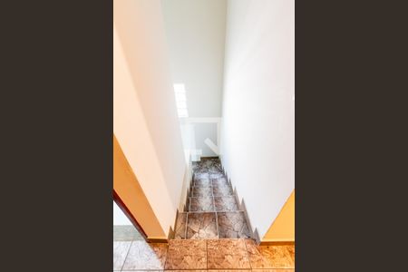 Casa à venda com 175m², 5 quartos e 2 vagas Casa à venda com 175m², 5 quartos e 2 vagasEscada