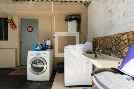 Casa à venda com 175m², 5 quartos e 2 vagas Casa à venda com 175m², 5 quartos e 2 vagasÁrea de Serviço