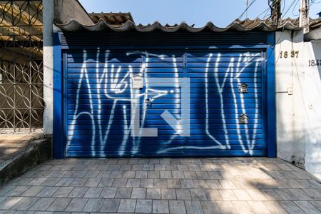 Casa à venda com 175m², 5 quartos e 2 vagas Casa à venda com 175m², 5 quartos e 2 vagasFachada