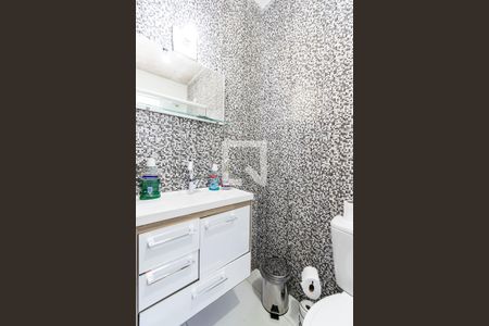 Casa à venda com 175m², 5 quartos e 2 vagas Casa à venda com 175m², 5 quartos e 2 vagasBanheiro