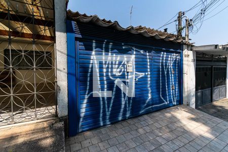 Casa à venda com 175m², 5 quartos e 2 vagas Casa à venda com 175m², 5 quartos e 2 vagasFachada