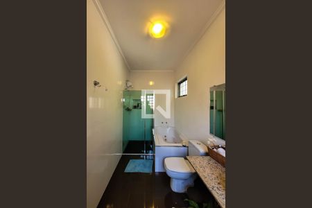 Casa à venda com 350m², 4 quartos e 4 vagasBanheiro Suíte 2