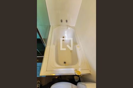 Casa à venda com 350m², 4 quartos e 4 vagasBanheiro Suíte 2