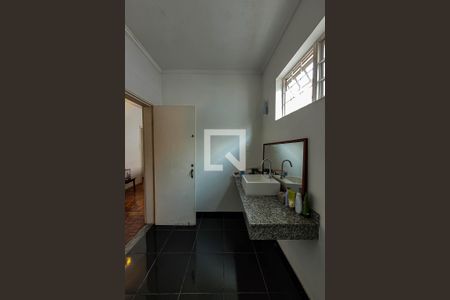 Casa à venda com 350m², 4 quartos e 4 vagasBanheiro Social