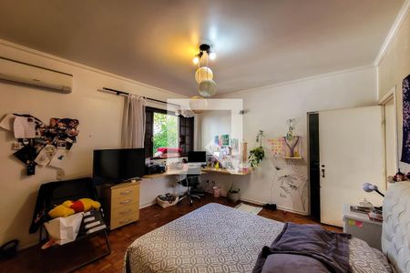 Casa à venda com 350m², 4 quartos e 4 vagasSuíte 1