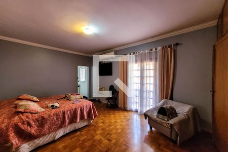 Casa à venda com 350m², 4 quartos e 4 vagasSuíte 2