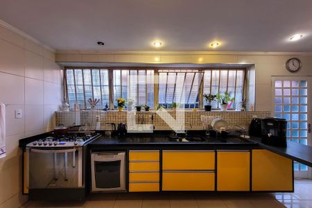 Casa à venda com 350m², 4 quartos e 4 vagasCozinha/copa