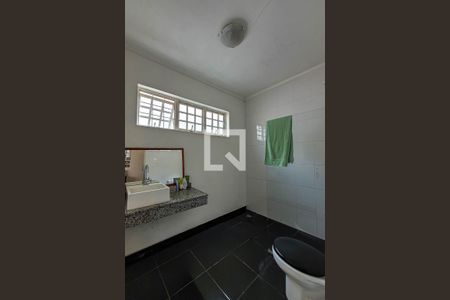 Casa à venda com 350m², 4 quartos e 4 vagasBanheiro Social